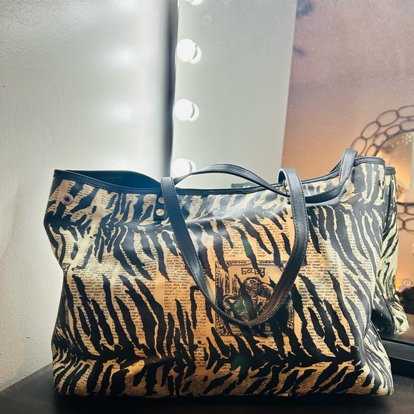 L.A.M.B. Handbags - 🌺L.a.m.b by Qwen Stefani  Large Tote